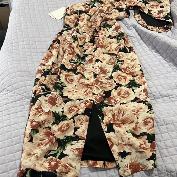 Lavish Alice One shoulder cape midi floral dress - Picture 9 of 9